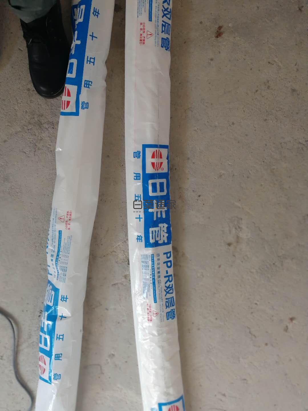 183225fo964f417g76jyjd.jpg